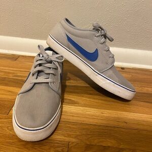 Men’s Nike sneakers